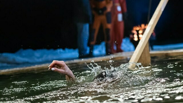 В церкви рассказали, что на самом деле означают крещенские купания (фото)