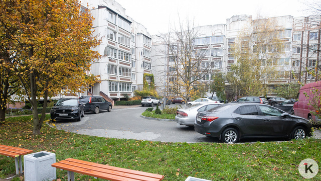 Две машины на семью: власти Калининградской области задумались о пересмотре норм по парковкам у новостроек