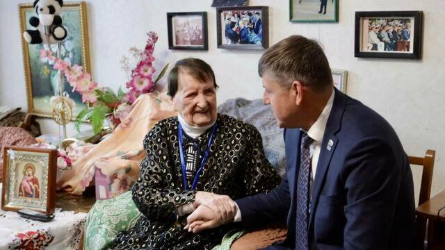 Андрей Кропоткин: «Единая Россия» в канун Нового года поздравила 50 ветеранов Великой Победы