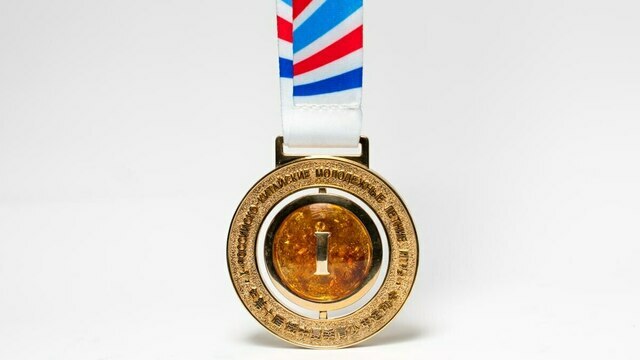 Медведь, панда и янтарь: солнечный камень украсил медали российско-китайских игр