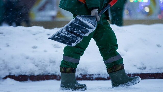 Губернатор раскритиковал уборку снега в Калининграде и призвал готовиться к оттепели уже сейчас 