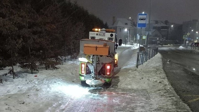 Калининград превратился в каток: коммунальщики работали всю ночь