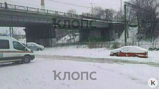 В Калининграде под мостом на Горького обнаружили подозрительный продолговатый предмет  