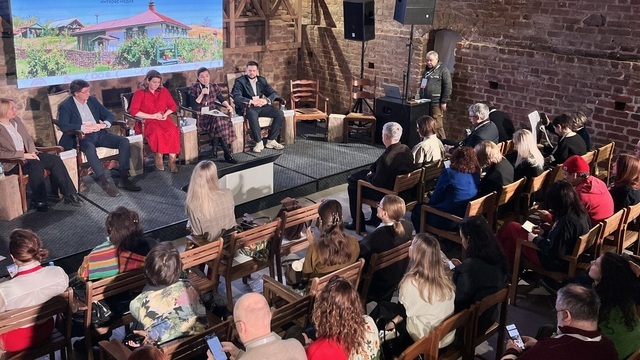 Эксперты по историческому наследию объяснили, зачем гламурным барышням глухие деревни