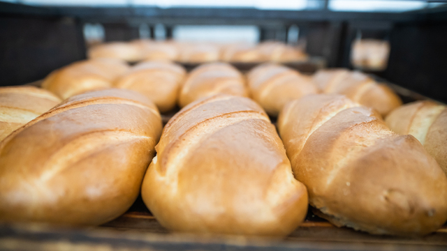 Не дели хлеб на половины и получше закрывай дверь: приметы на 30 января