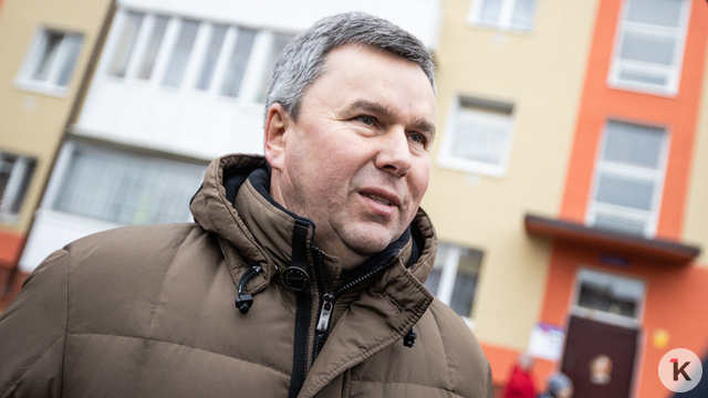 «Мы не кайфуем, что штрафуем»: глава Гурьевска Подольский — о снежной каше у магазинов и новых санкциях