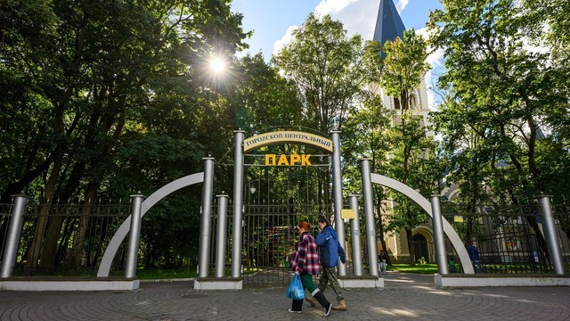 «Ликвидация нецелесообразна»: Дятлова жёстко ответила на идею убрать переход возле Центрального парка