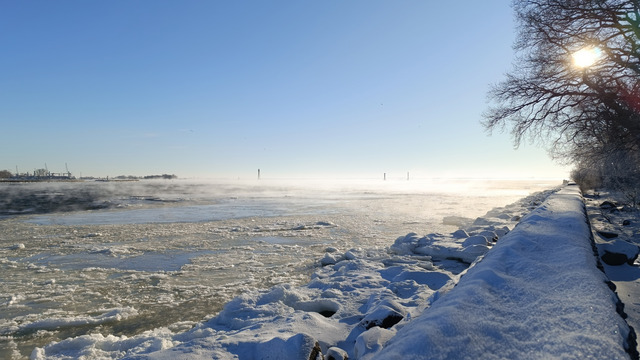 Условий нет: власти пока не могут вернуть паром на Балткосу