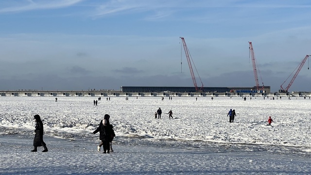 Балтийский лёд оказался ловушкой для гуляющих: в Пионерском есть провалившиеся под воду