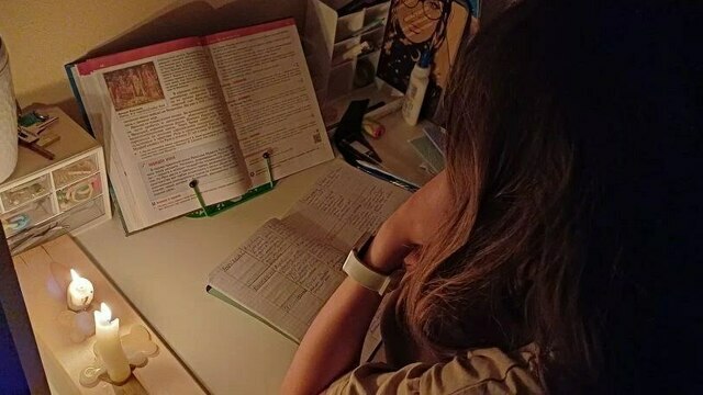 СНТ «Радуга» продолжает замерзать при свечах: электричество частично отключают каждые три часа  