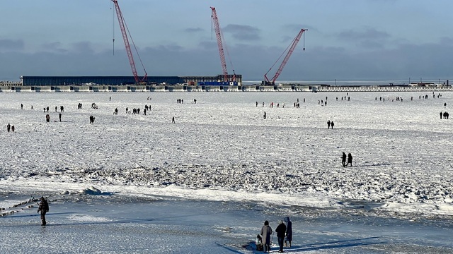 В Пионерском запретили выходить на лёд: глыбы начали двигаться, есть трещины и промоины