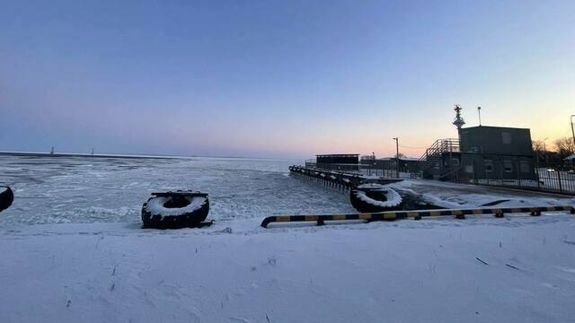 На Балткосе дело сдвинулось: на дополнительном пароме в посёлок завезли уголь и продукты
