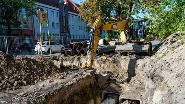 В течение года в Калининграде заменят 23 километра старых труб