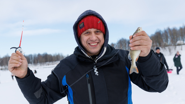 Соревнования по зимней рыбалке в парке «Аистово»