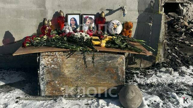 В Калининграде дети из футбольной команды, в которой играл погибший при пожаре мальчик, провели матч его памяти   