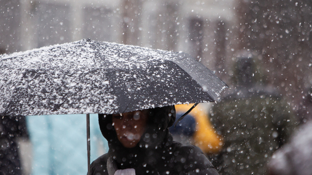 Не усаживайся на подушку и оставь на земле потерянную кем-то вещь: приметы на 11 февраля