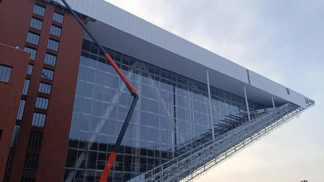 У филиала Большого театра в Калининграде появился витраж размером с четыре баскетбольные площадки   