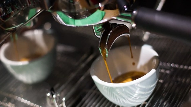 Учёные выяснили, сколько кофе и чая нужно пить, чтобы снизить риск деменции