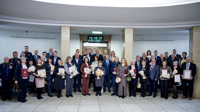 От слесаря до ректора: Беспрозванных вручил 53 калининградцам награды от Путина 