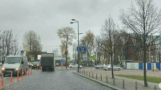 Сигналят и не понимают, кто первый: в центре Калининграда появилась новая ловушка для водителей (видео)
