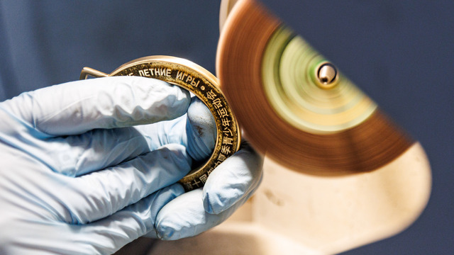 Медали для будущих чемпионов - производство