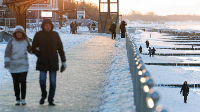 Из-за гололеда калининградцы десятками ломают руки и ноги