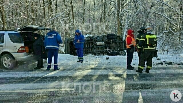 В Калининградской области перевернулась машина скорой помощи, пострадали трое (фото)  