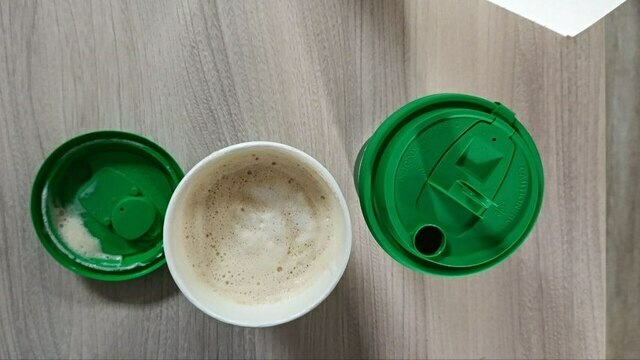 Калининградке с сыном-школьником в магазине подсунули тошнотворную жижу вместо капучино (видео) 