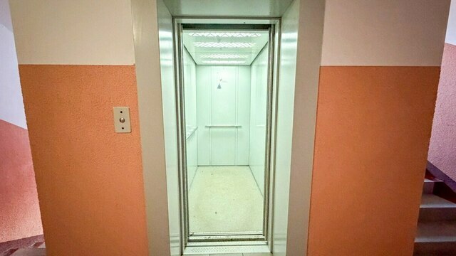 Жители калининградских многоэтажек жалуются  на регулярно ломающиеся лифты