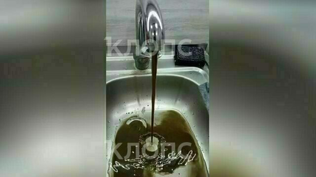 Детсад в посёлке под Озёрском четвёртый день не работает из-за отсутствия воды, а в домах из крана идёт глина (видео)  