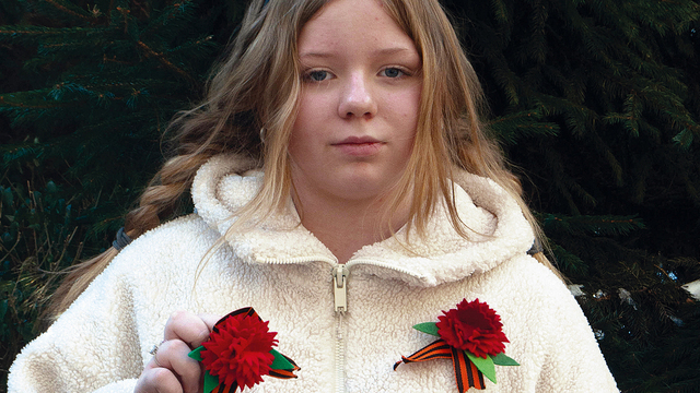 Брошь-гвоздика: делаем подарок на 23 Февраля