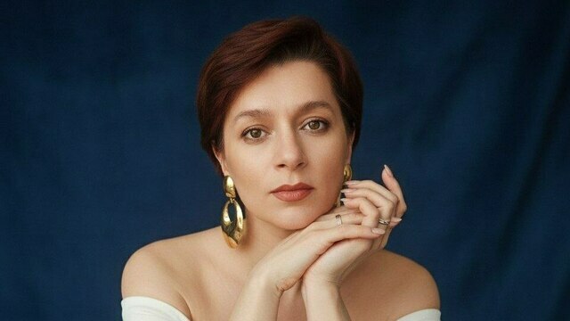 «Это таинство - создавать красоту»: история калининградки, которая шьет платья для особенных моментов