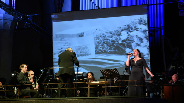 Зал поднялся в едином порыве: в Калининградской филармонии состоялся концерт «Защитникам Отечества посвящается»  