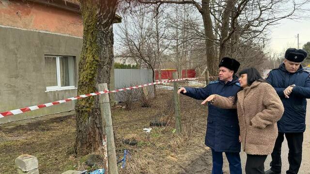 Многоквартирный дом в Приморье завалился на глазах у чиновников