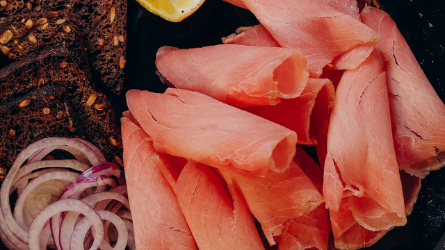 Съедобным символом Калининграда  стала строганина 