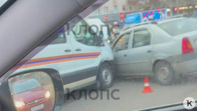 В Калининграде машина городских спасателей попала в ДТП: на перекрёстке её не пропустила легковушка (видео)  