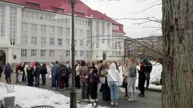 В Калининграде студентов БФУ эвакуировали из учебных корпусов из-за анонимного сообщения о минировании (видео) 