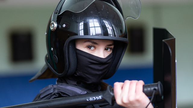 От балета до бронежилета: как калининградки служат в ОМОНе (фото)  