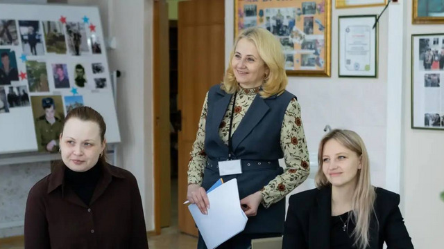 Деньги и жильё: чем привлекают педагогов в Калининградскую область