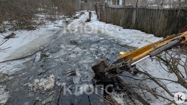 Под Калининградом экскаватор провалился в карьер, водитель погиб (обновлено)