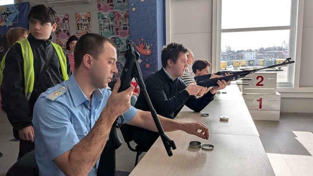 Главное — не попасть куда не надо: на открытом фестивале в Калининграде собрались те, кто не умеет стрелять (фото)  