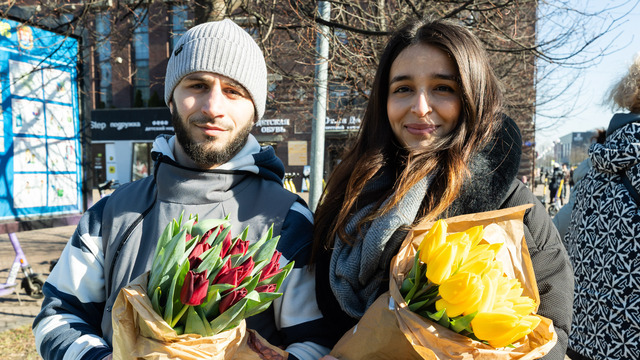 8 Марта уже с нами: город полон цветов и улыбок 