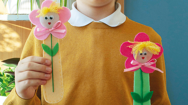 Цветок для любимой мамы: делаем яркую закладку к 8 Марта