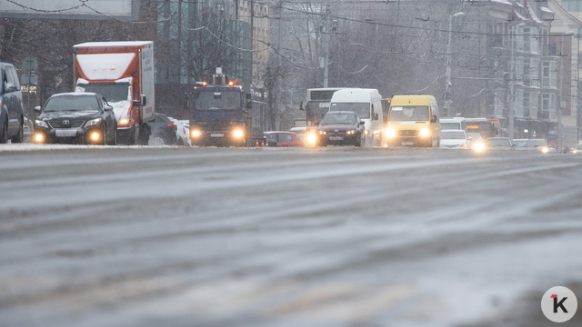 «Технику переобули»: в Калининграде начали весеннюю мойку улиц с шампунем