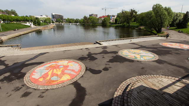 На Нижнем озере в Калининграде отремонтируют 115 скамеек 