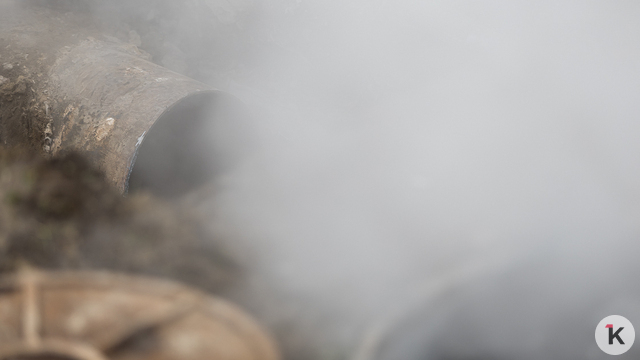 Часть Калининграда осталась без тепла и горячей воды из-за пробитой строителями трубы  