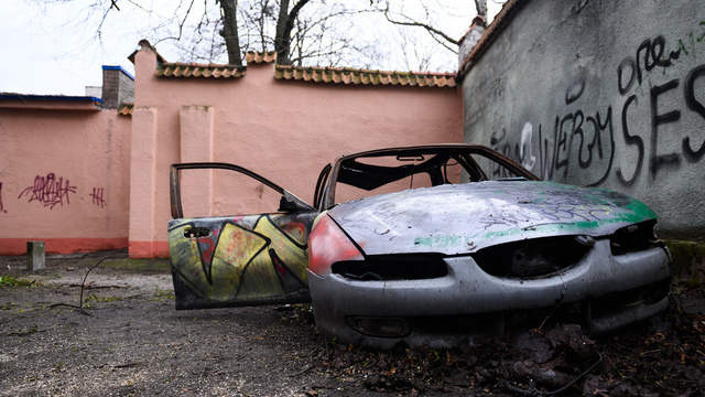 Куда калининградцы могут пожаловаться на брошенные на улицах автомобили (телефон, процедура выявления и утилизации)    