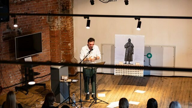 Концерт в единственном экземпляре: калининградский поэт Александр Дубровский представит поэтический стендап (фото)