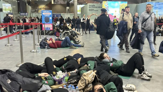 Ждали гостиницу до утра: как провели ночь в Пулково пассажиры задержанного рейса в Калининград (фото, видео)  
