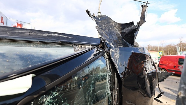 «Люди разлетелись, как кегли»: очевидец ДТП в Гурьевске рассказал, как всё произошло (фото, видео)  